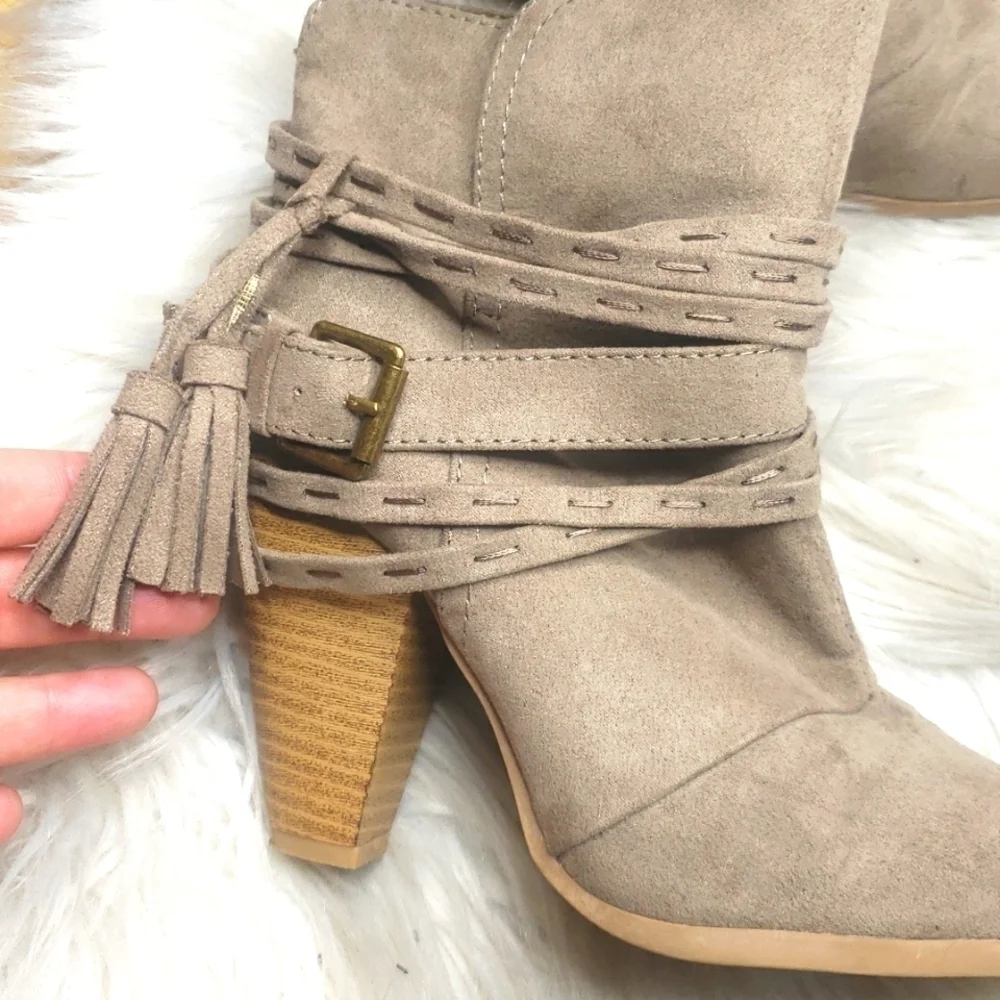 Qupid Raelynn 32 Taupe Strappy Buckle Chunky Stacked Heeled Booties 6
